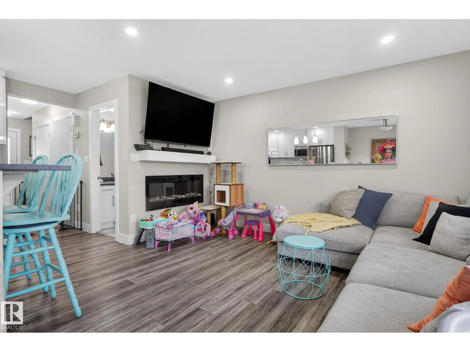 2903 30 ST NW