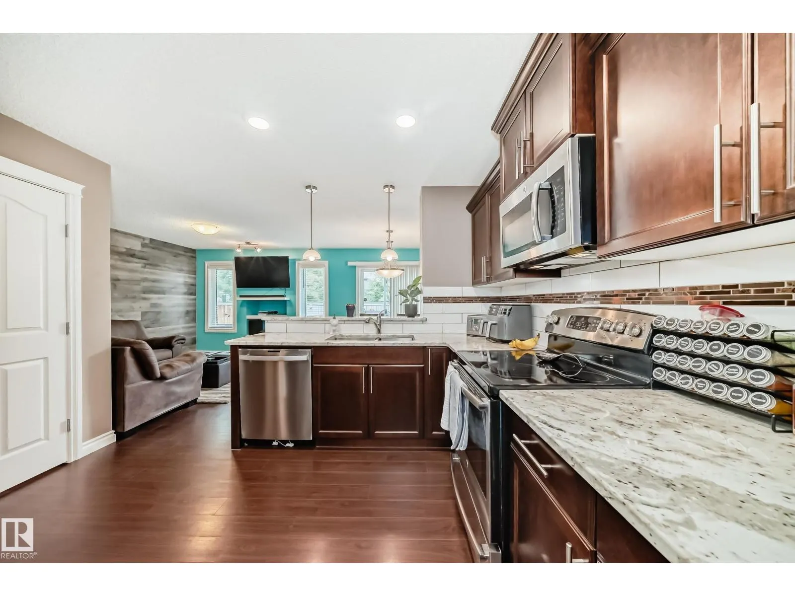 16813 120 ST NW NW
