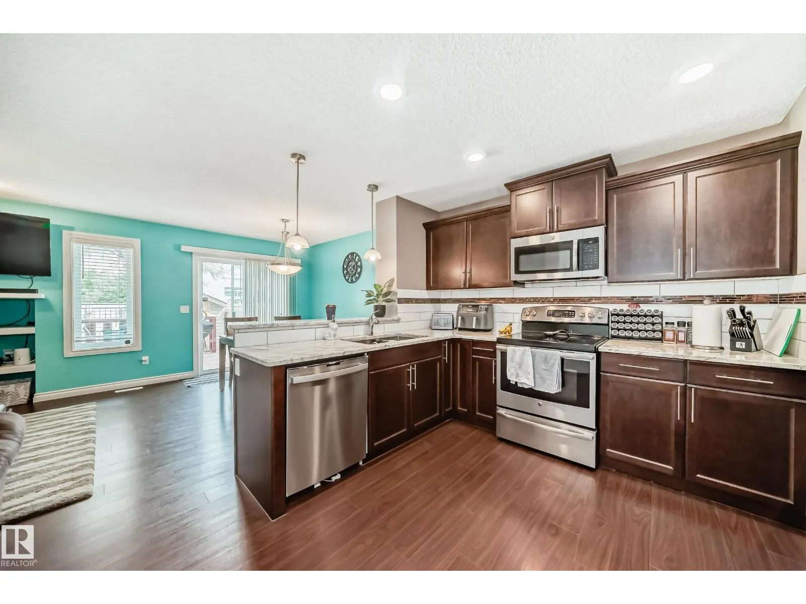 16813 120 ST NW NW