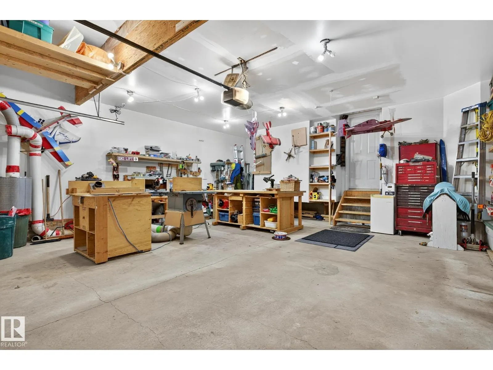 11 LINKSIDE WY