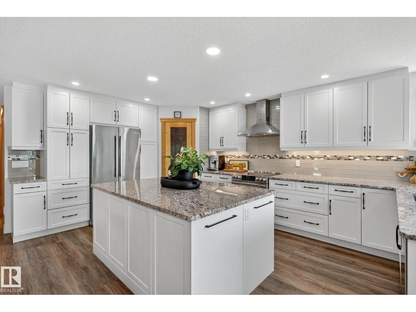11 LINKSIDE WY