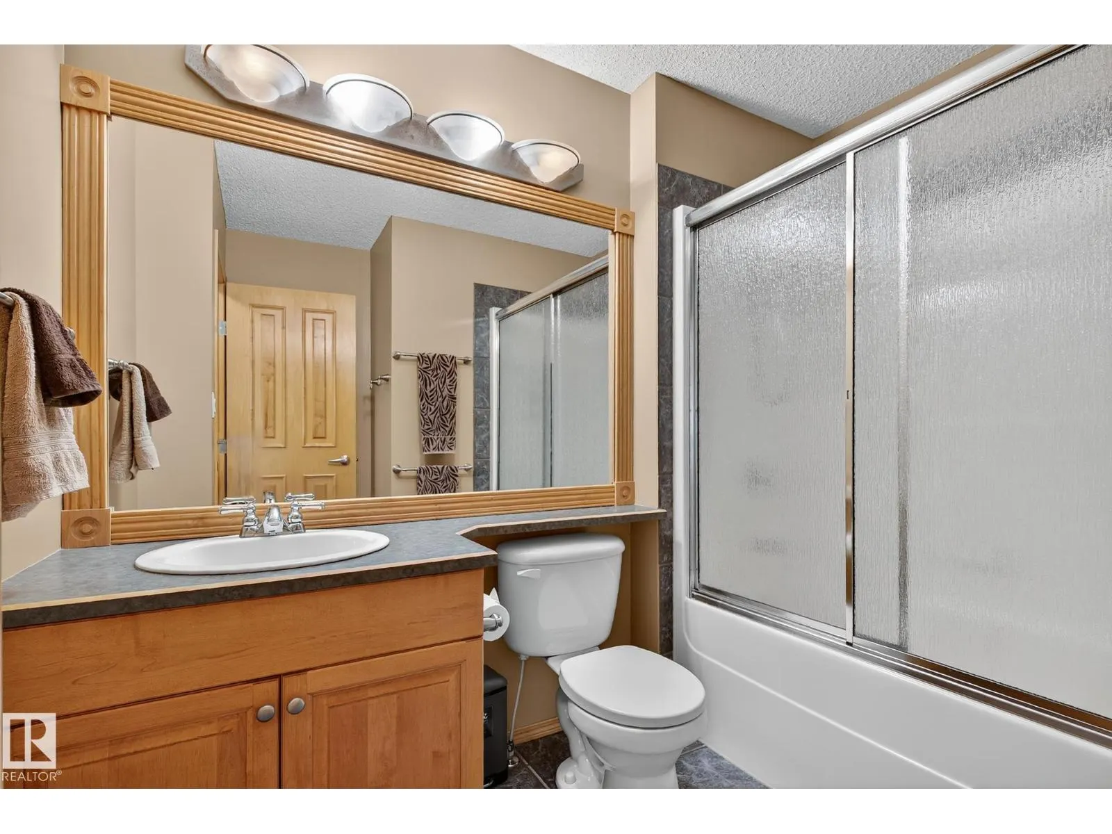 11 LINKSIDE WY