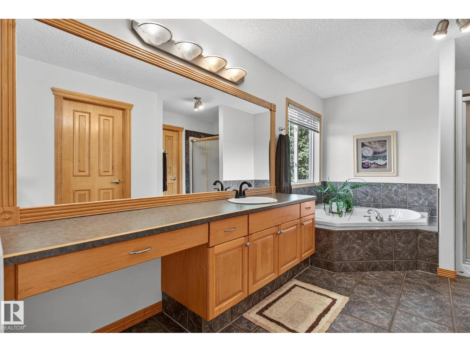 11 LINKSIDE WY