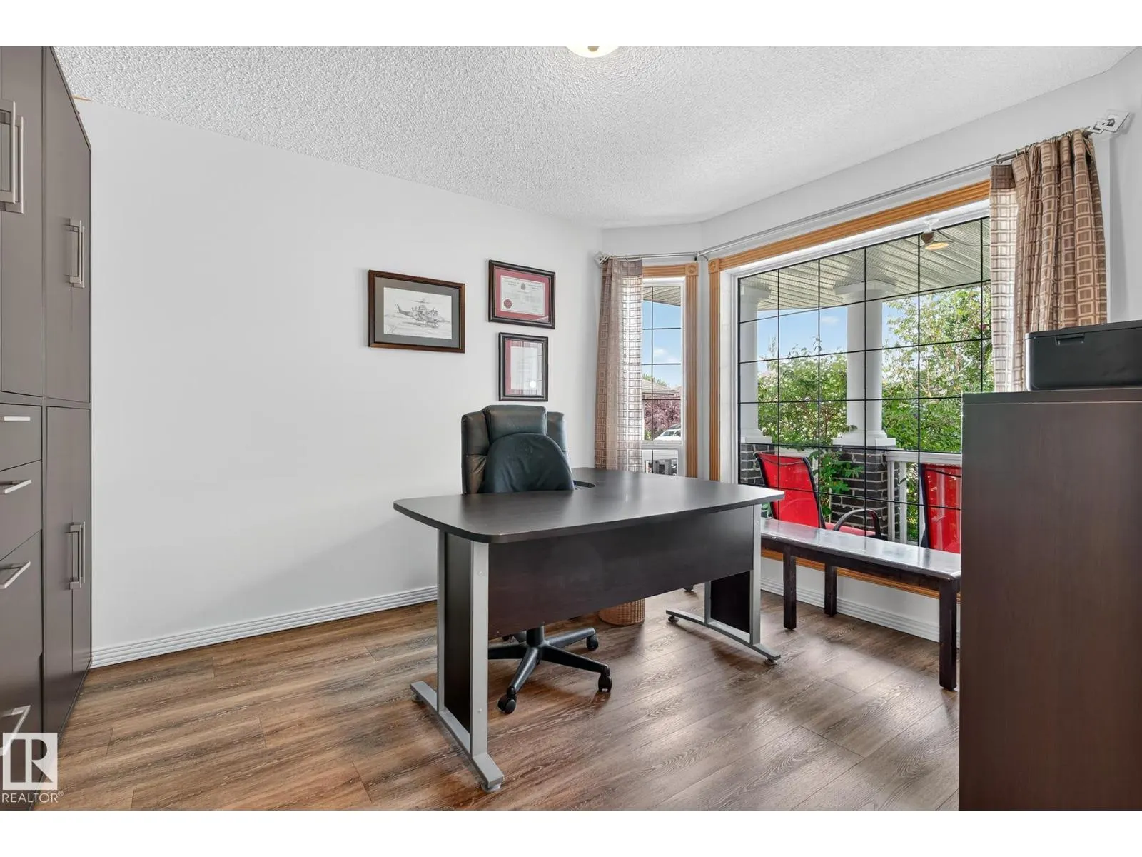 11 LINKSIDE WY