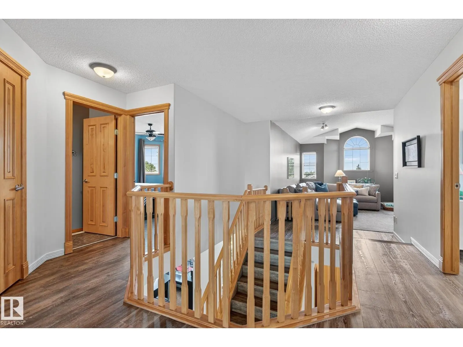 11 LINKSIDE WY