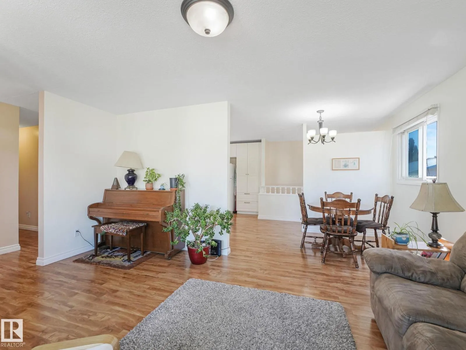 119 WILLOW DR