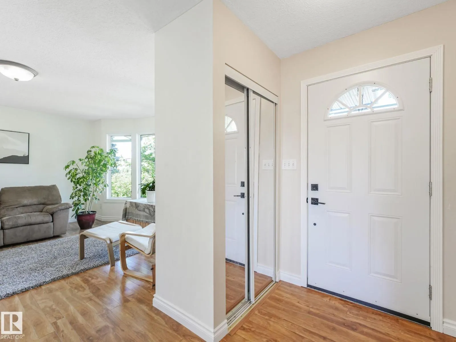 119 WILLOW DR