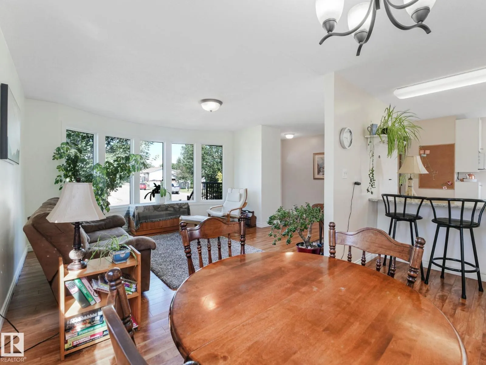119 WILLOW DR