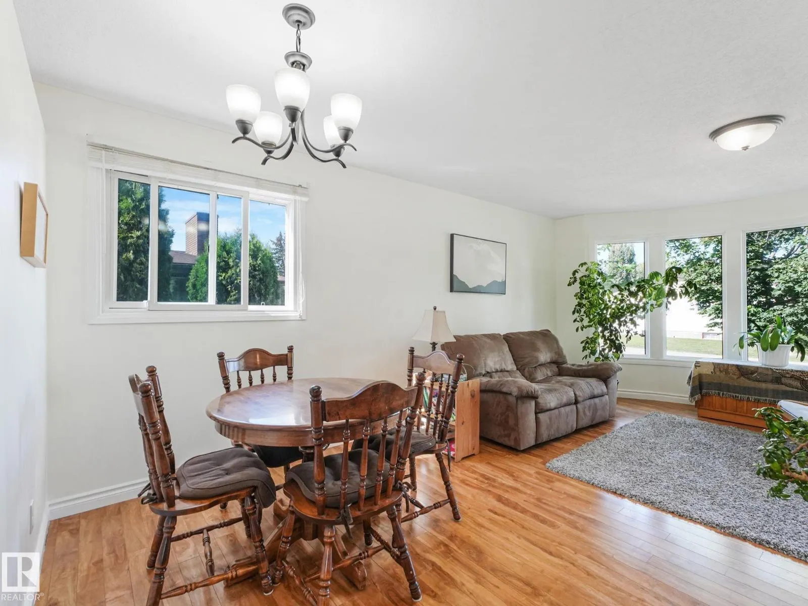 119 WILLOW DR
