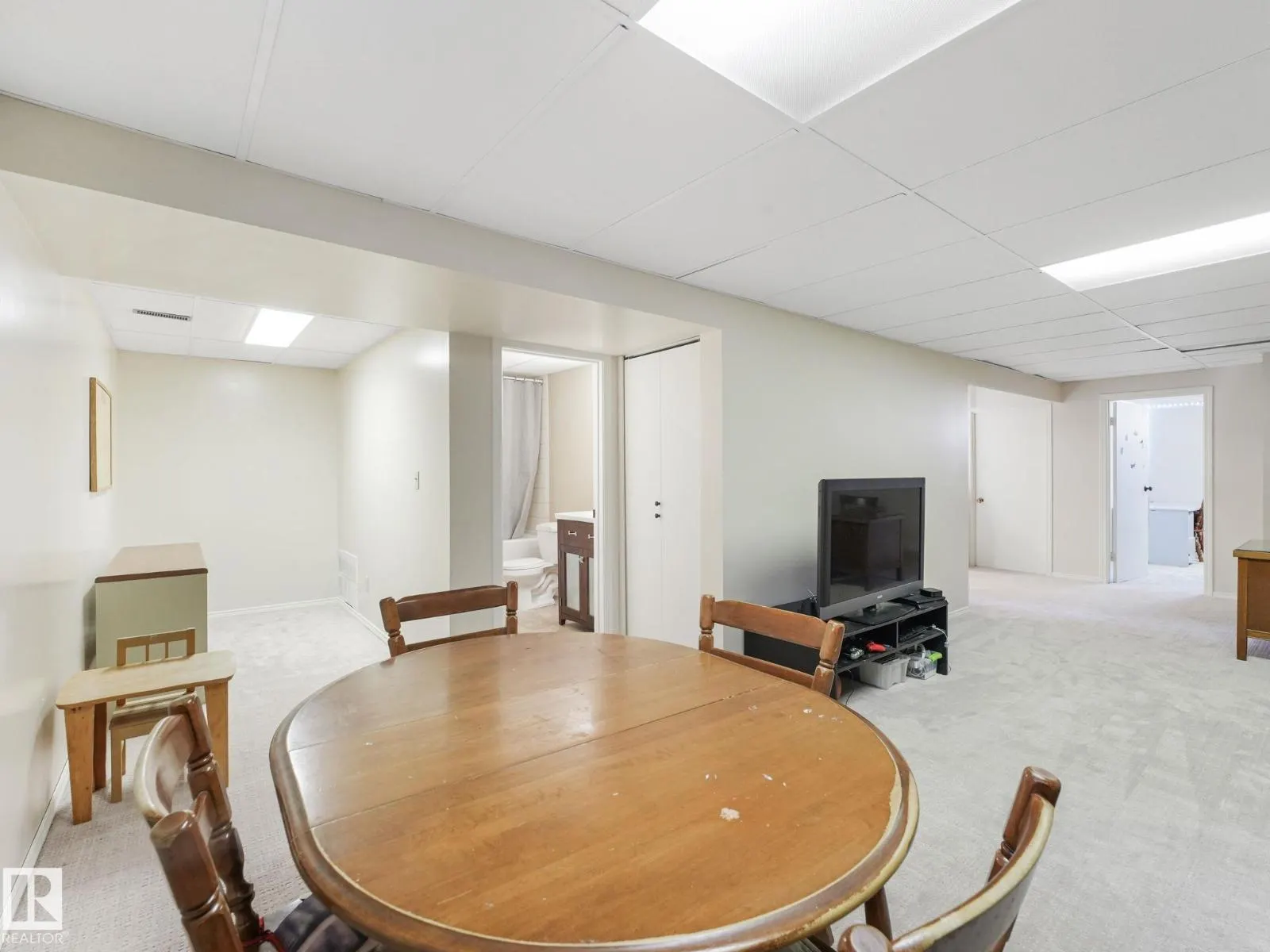 119 WILLOW DR