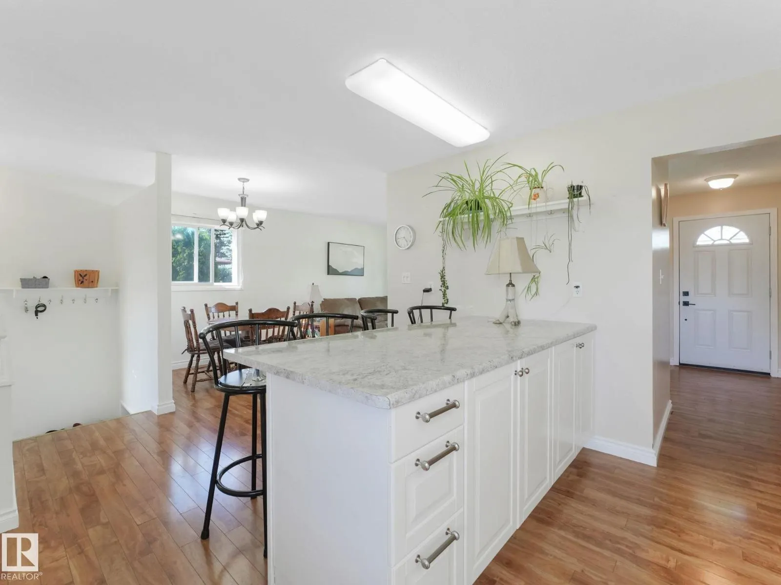 119 WILLOW DR
