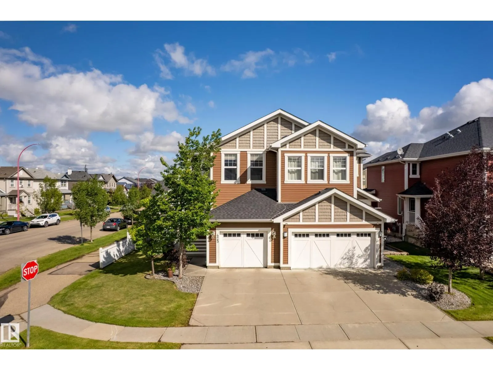 425 SIMMONDS WY