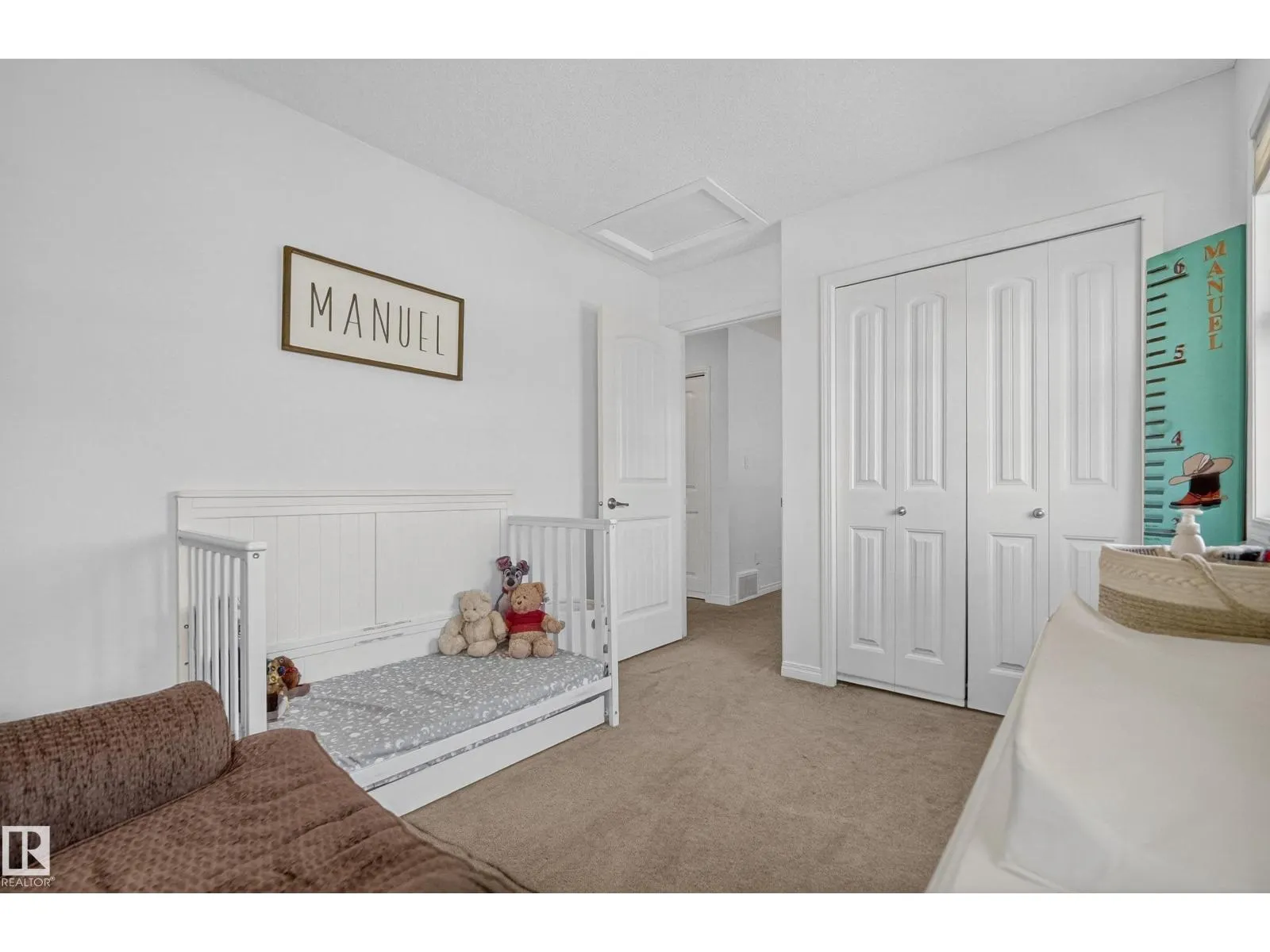 425 SIMMONDS WY