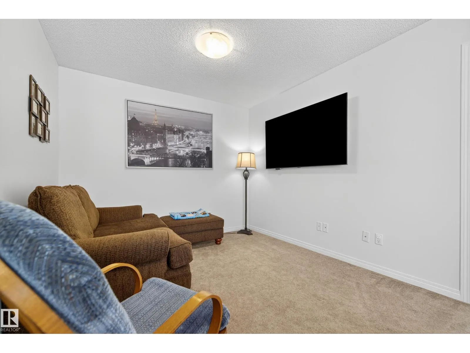425 SIMMONDS WY