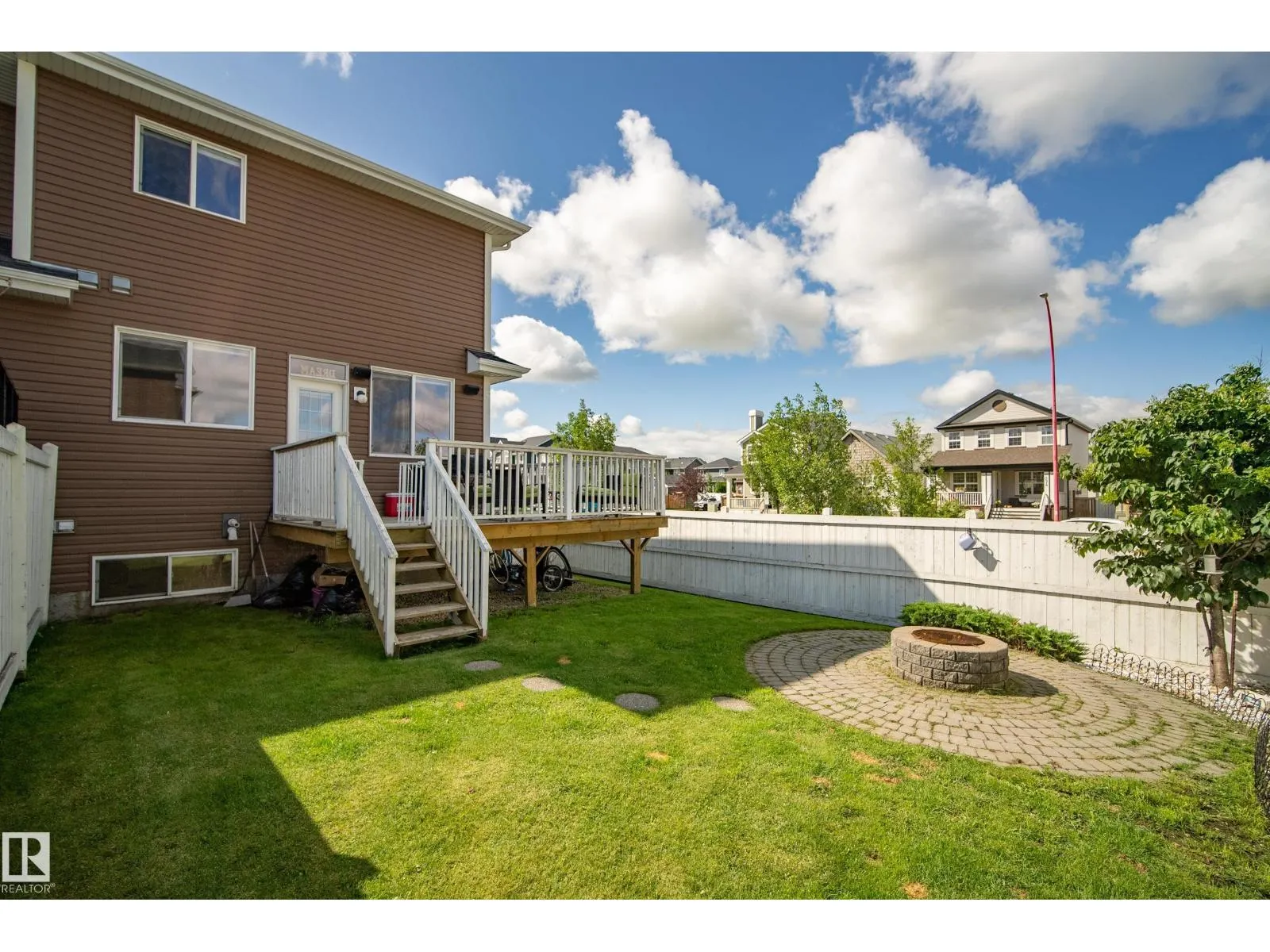 425 SIMMONDS WY