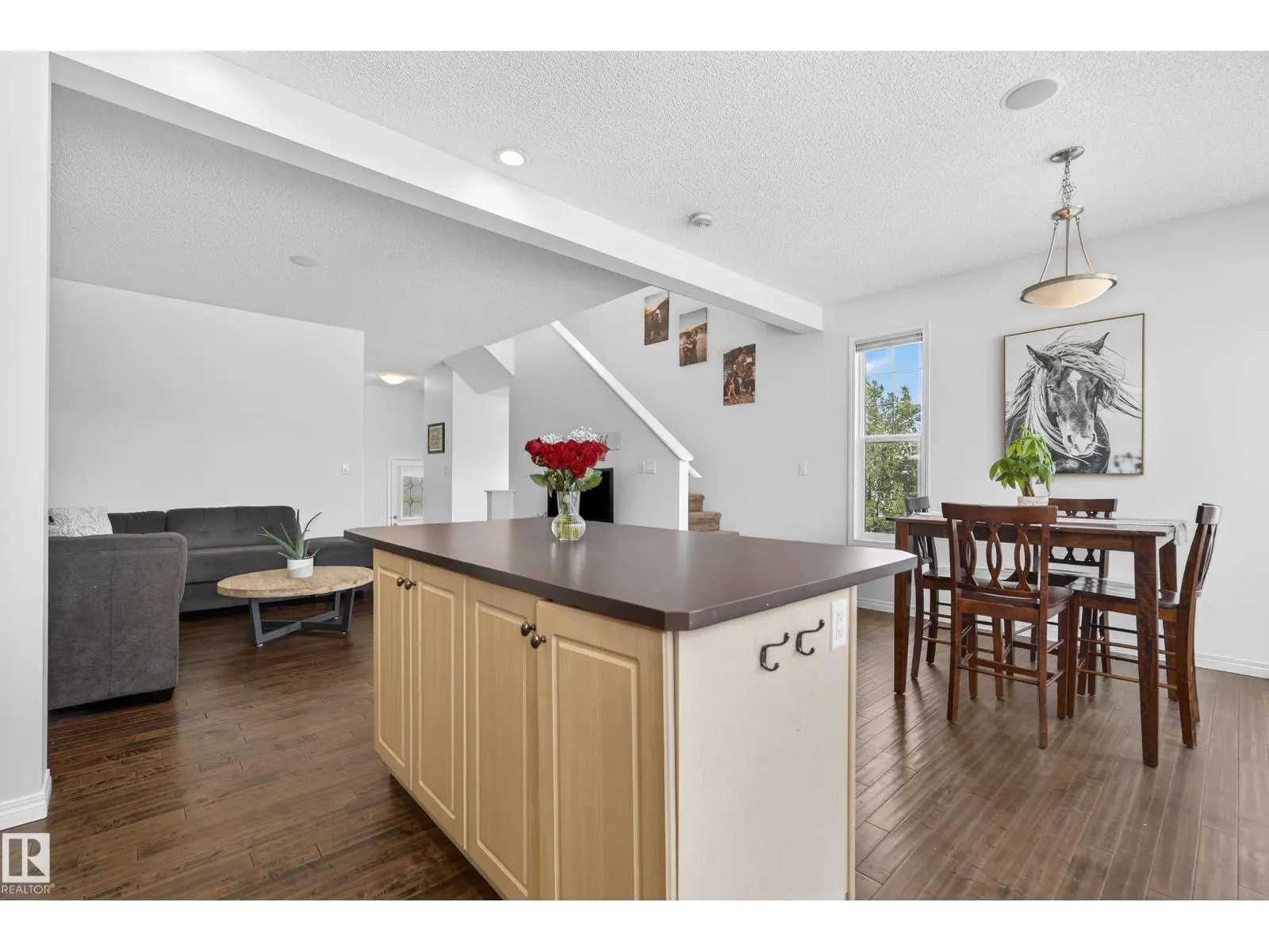 425 SIMMONDS WY