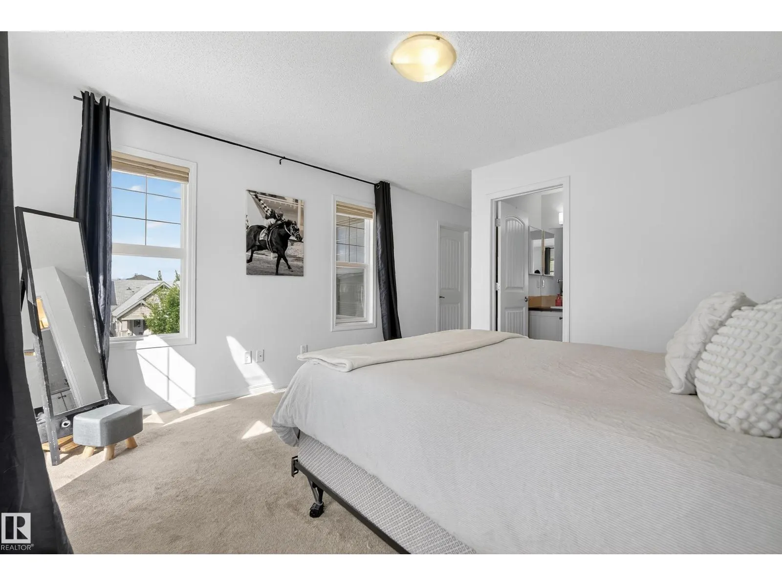 425 SIMMONDS WY