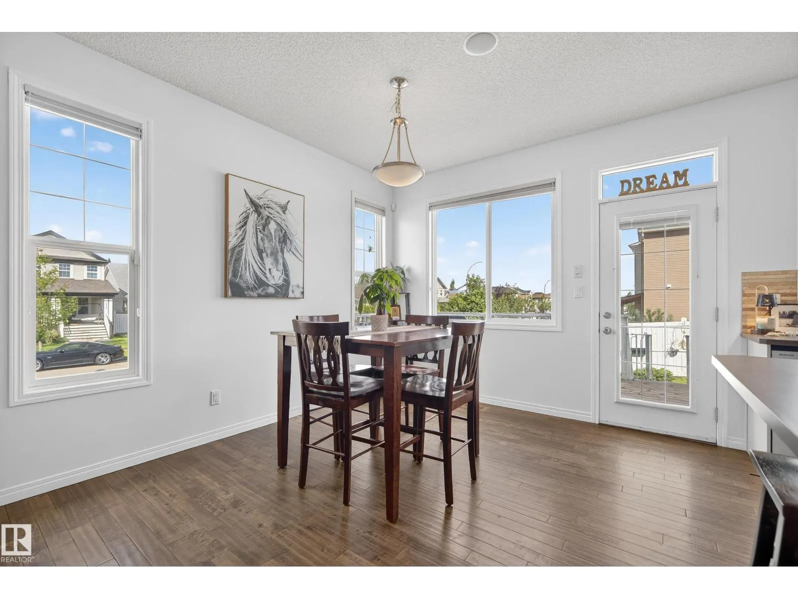 425 SIMMONDS WY