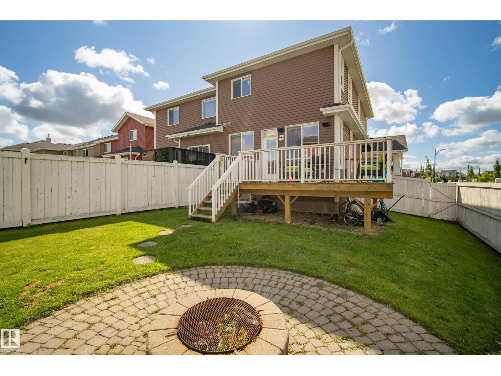 425 SIMMONDS WY