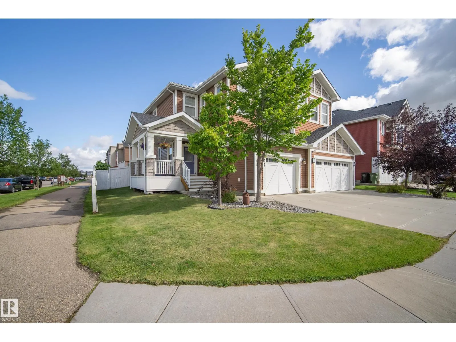 425 SIMMONDS WY
