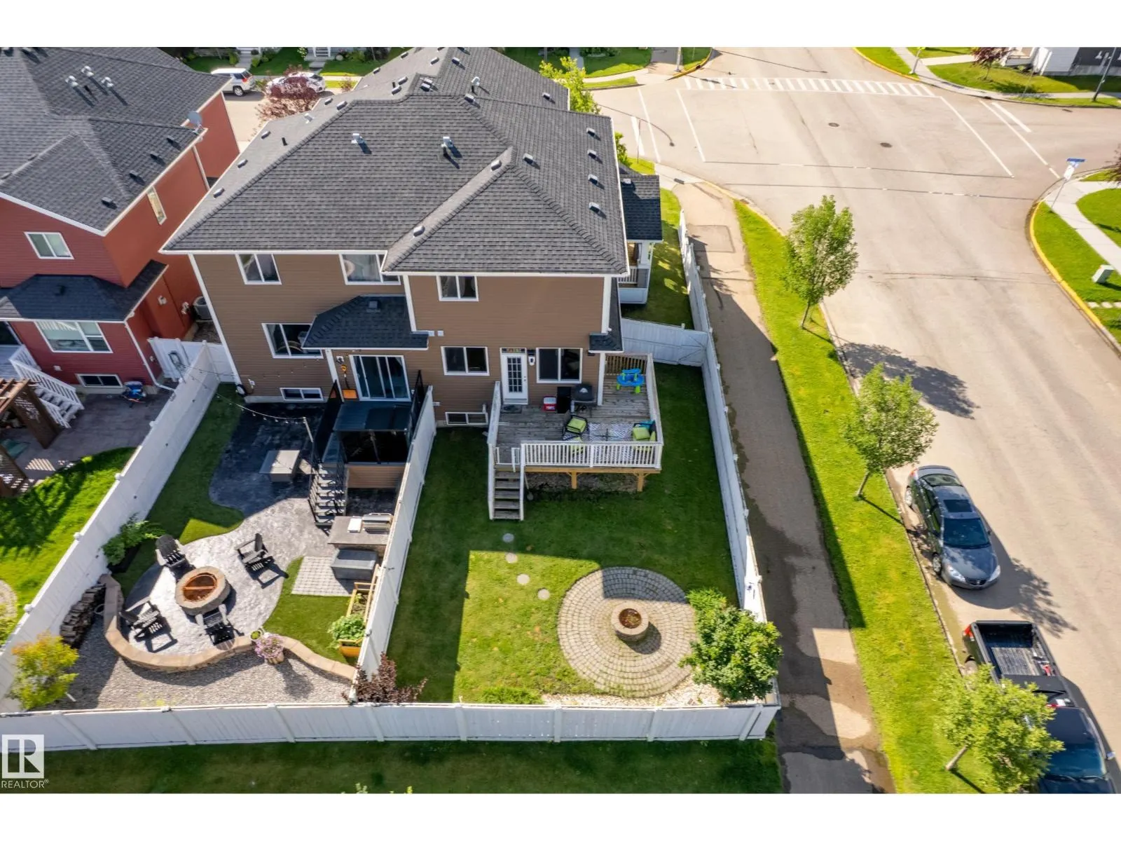 425 SIMMONDS WY