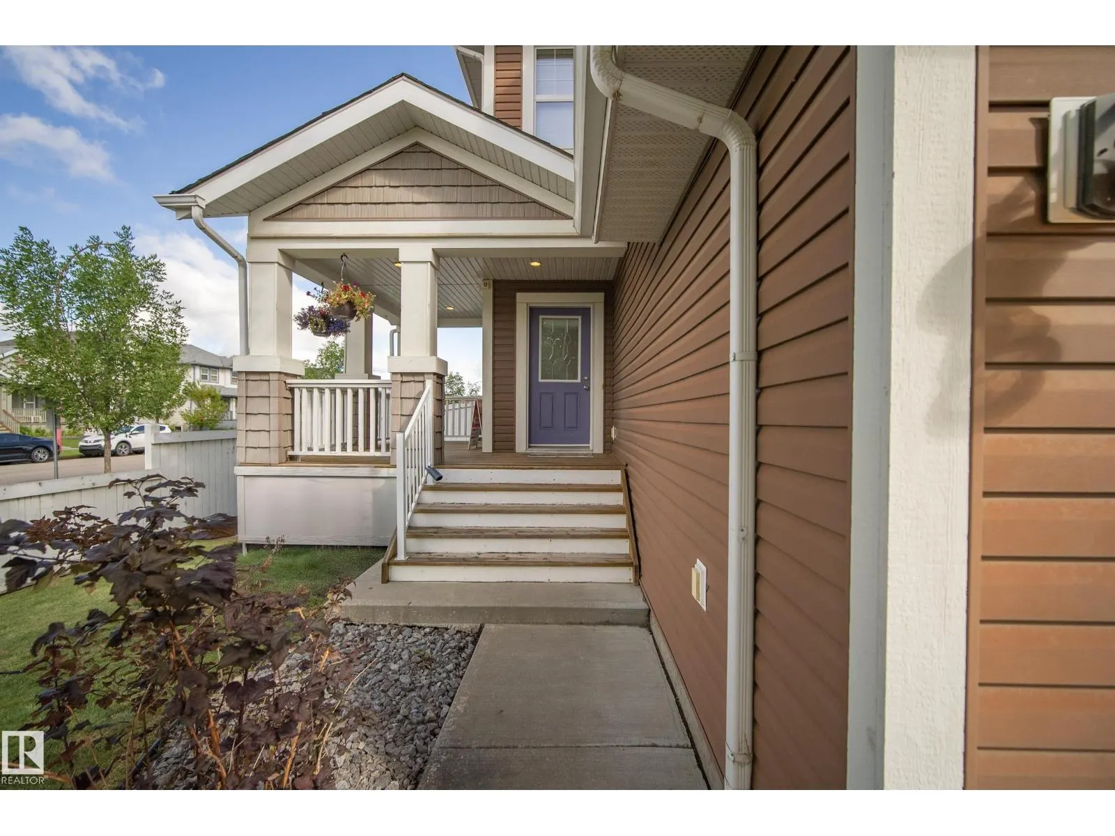 425 SIMMONDS WY