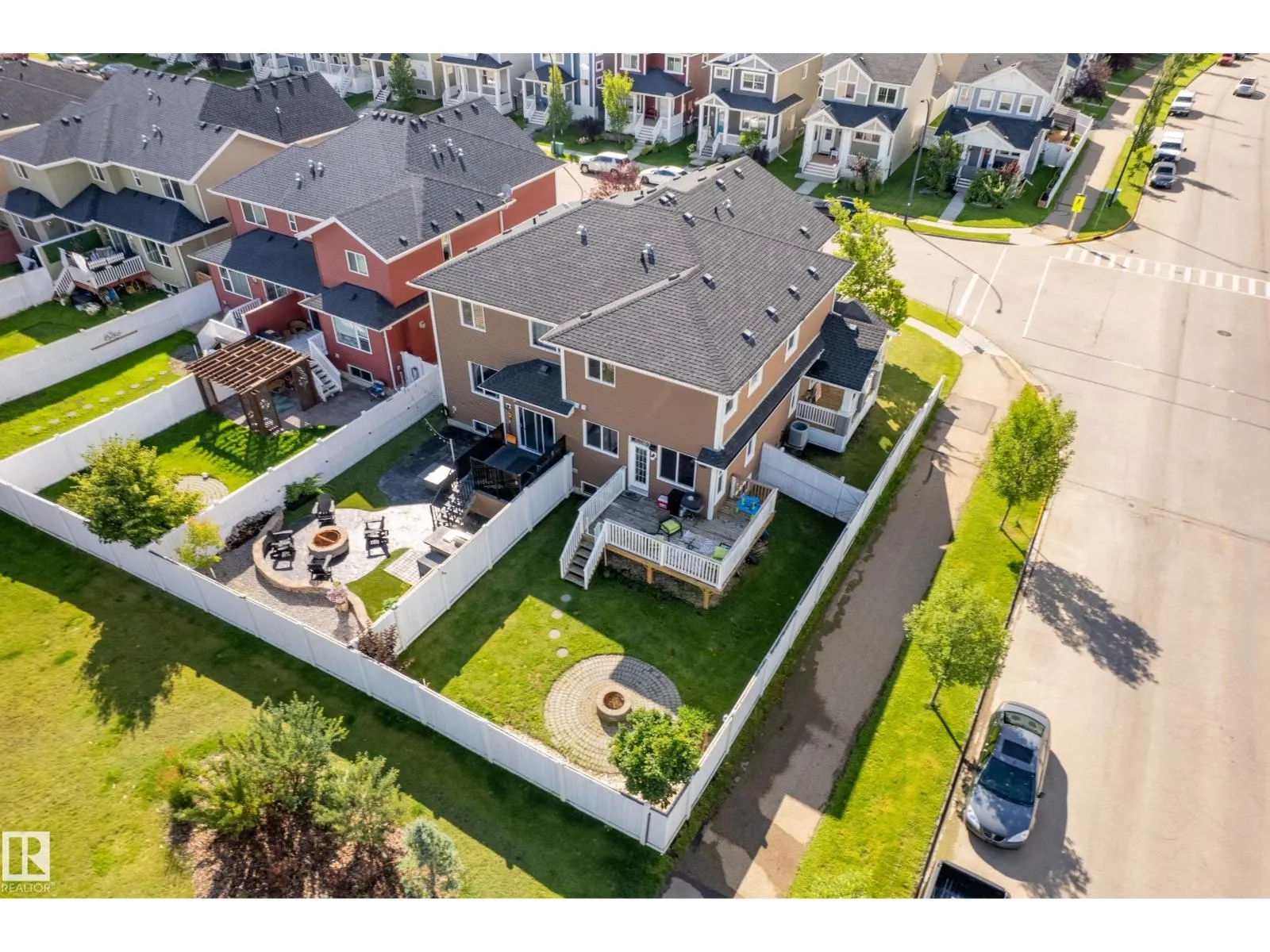 425 SIMMONDS WY