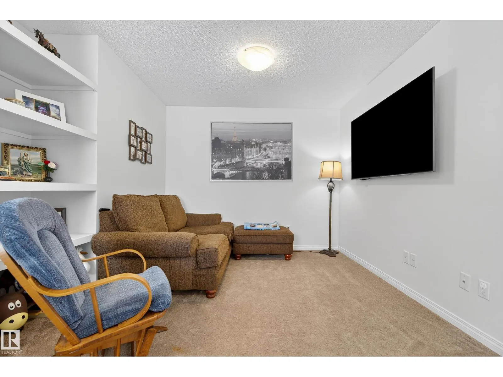425 SIMMONDS WY
