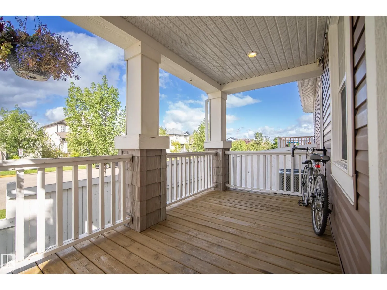 425 SIMMONDS WY