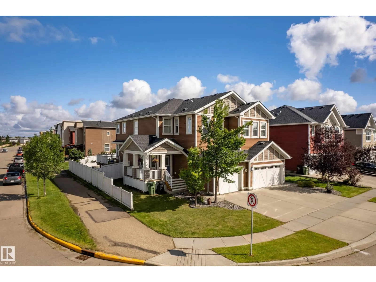 425 SIMMONDS WY