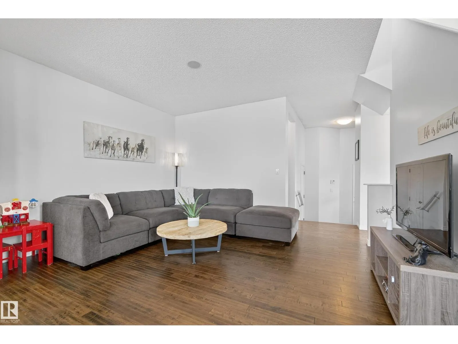 425 SIMMONDS WY
