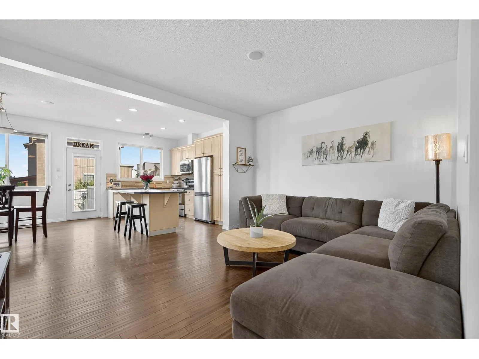 425 SIMMONDS WY