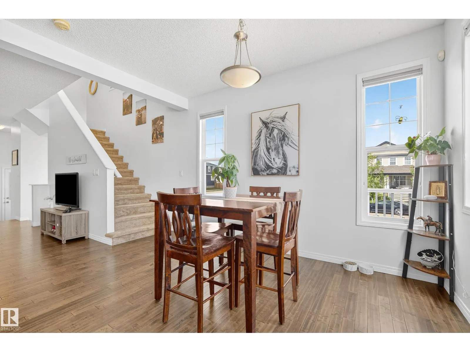 425 SIMMONDS WY