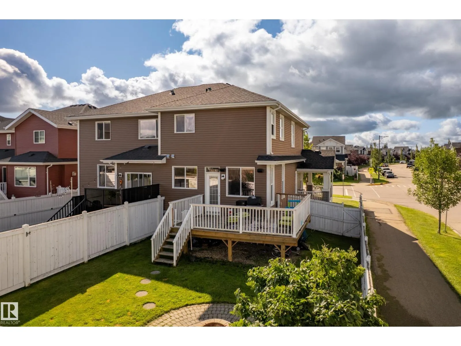 425 SIMMONDS WY