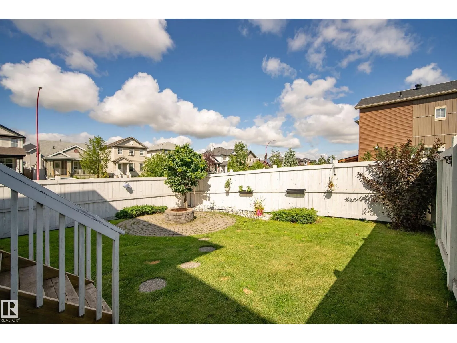 425 SIMMONDS WY