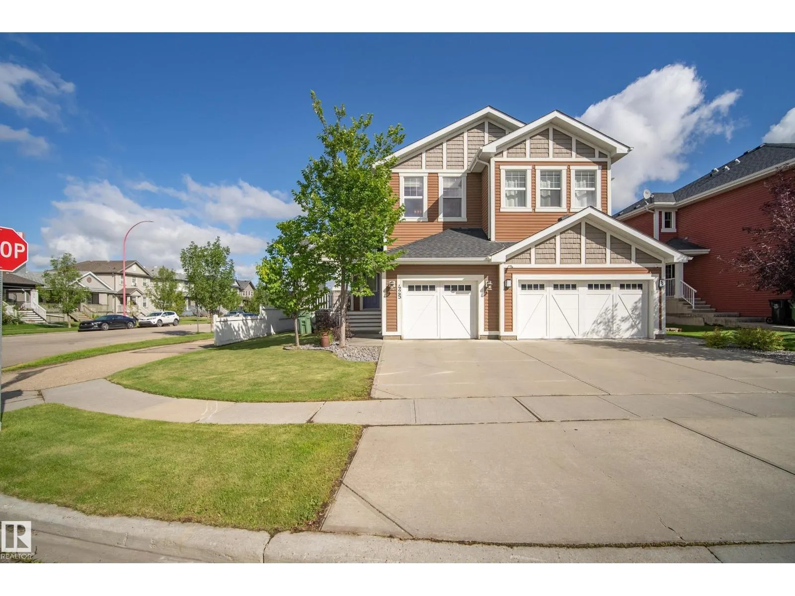 425 SIMMONDS WY