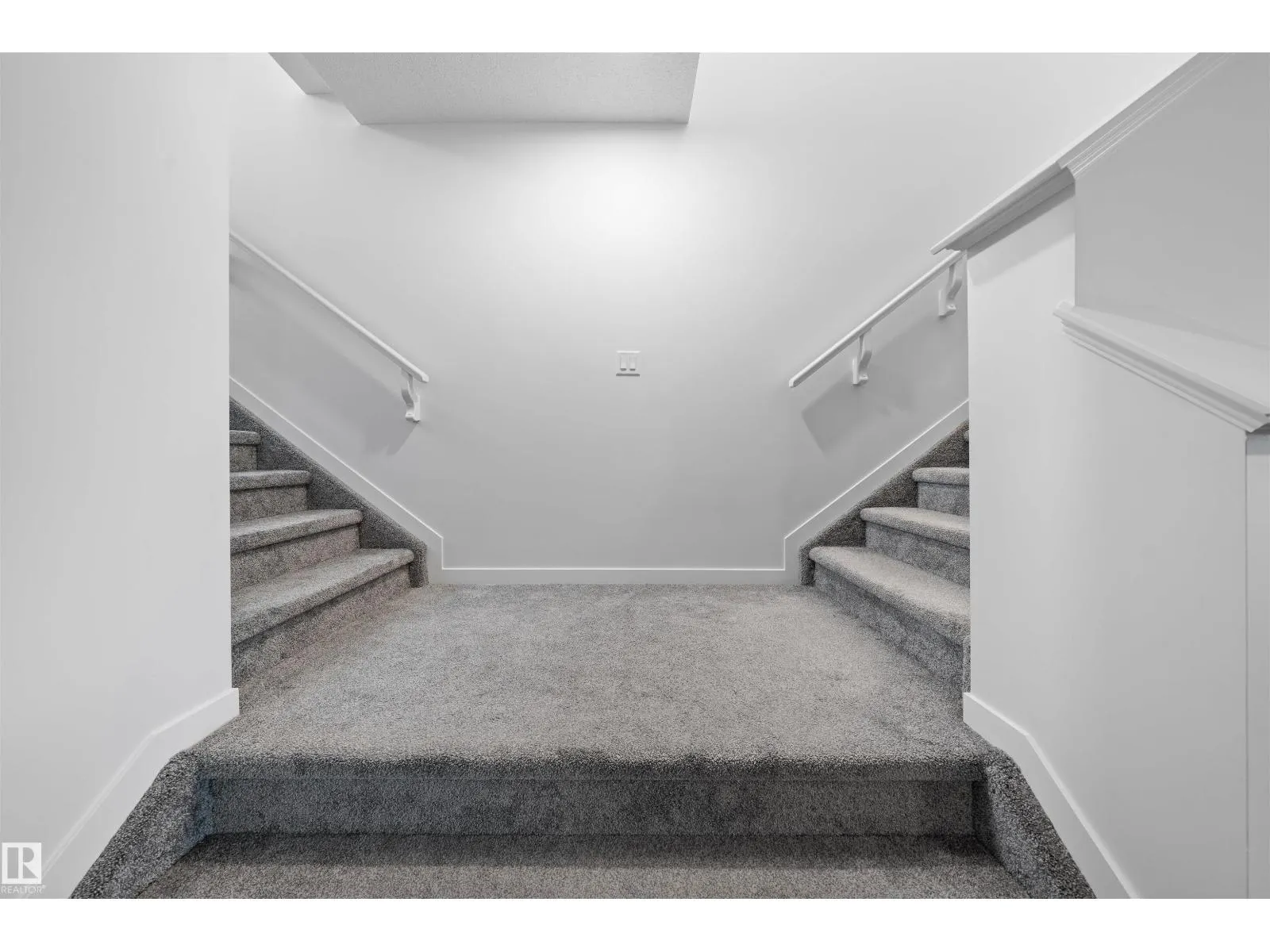 11959 35 AV SW SW