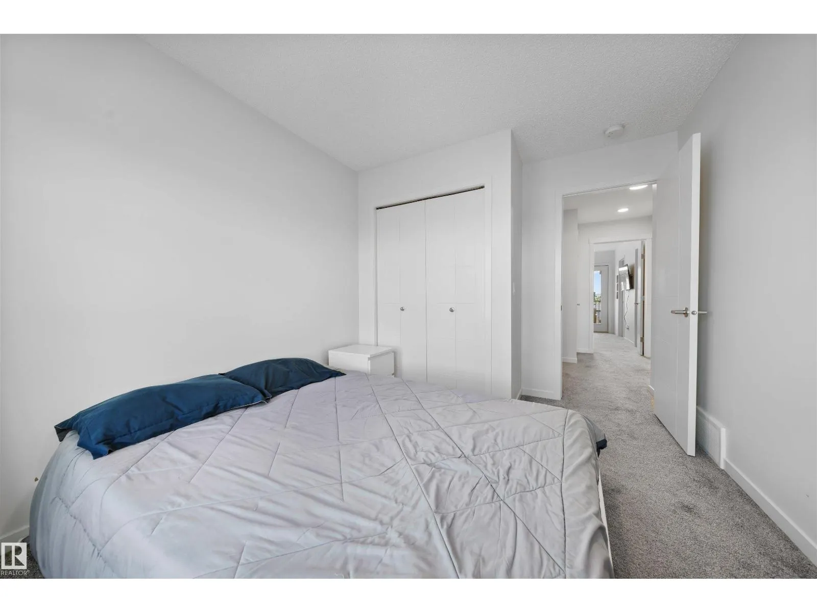 11959 35 AV SW SW