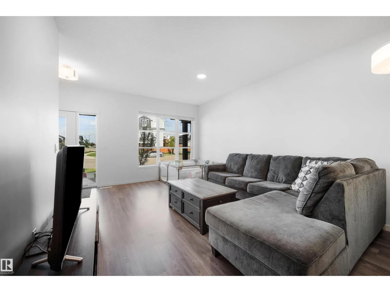 11959 35 AV SW SW
