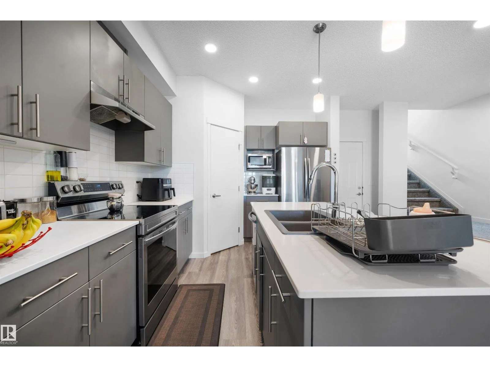11959 35 AV SW SW