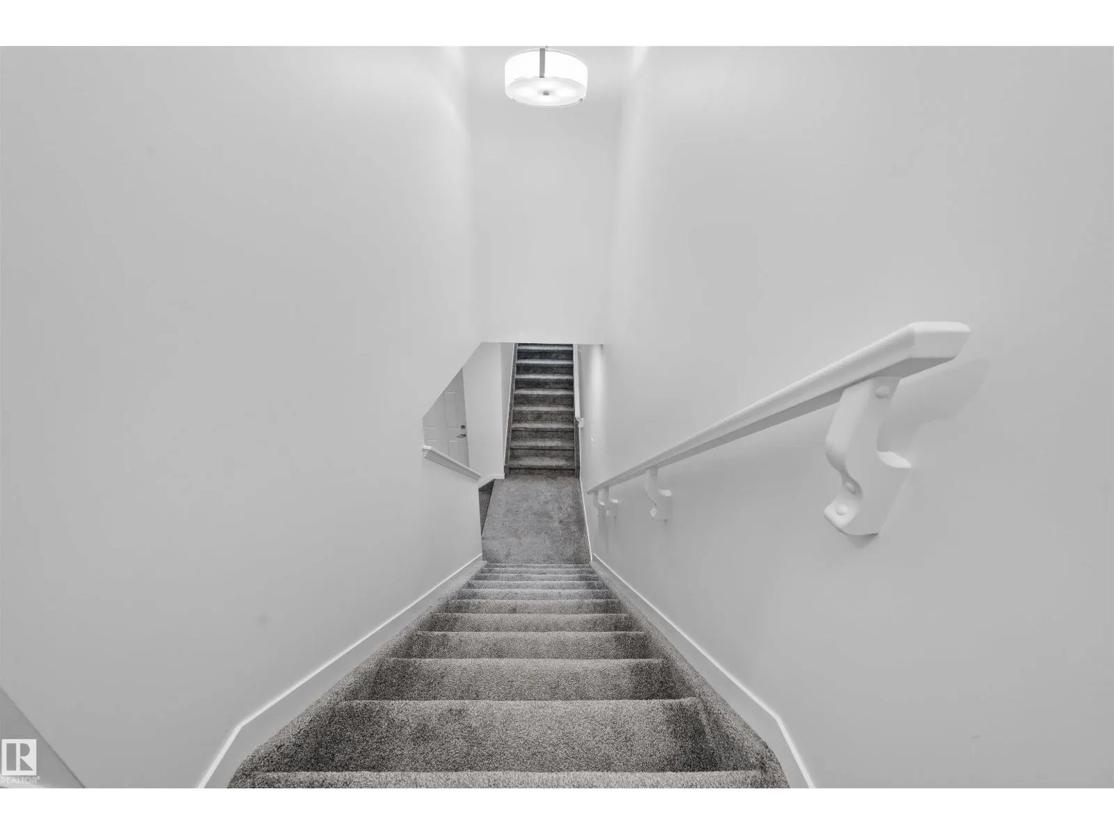 11959 35 AV SW SW
