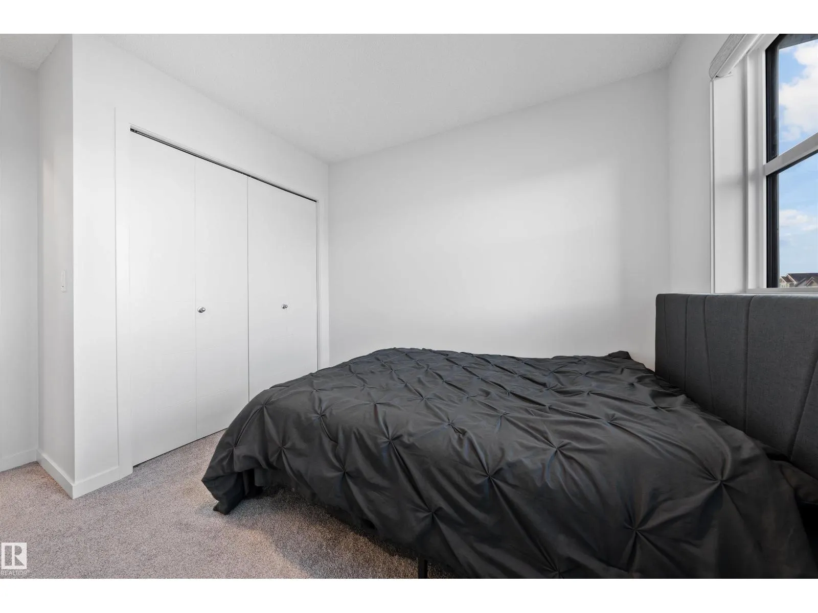 11959 35 AV SW SW