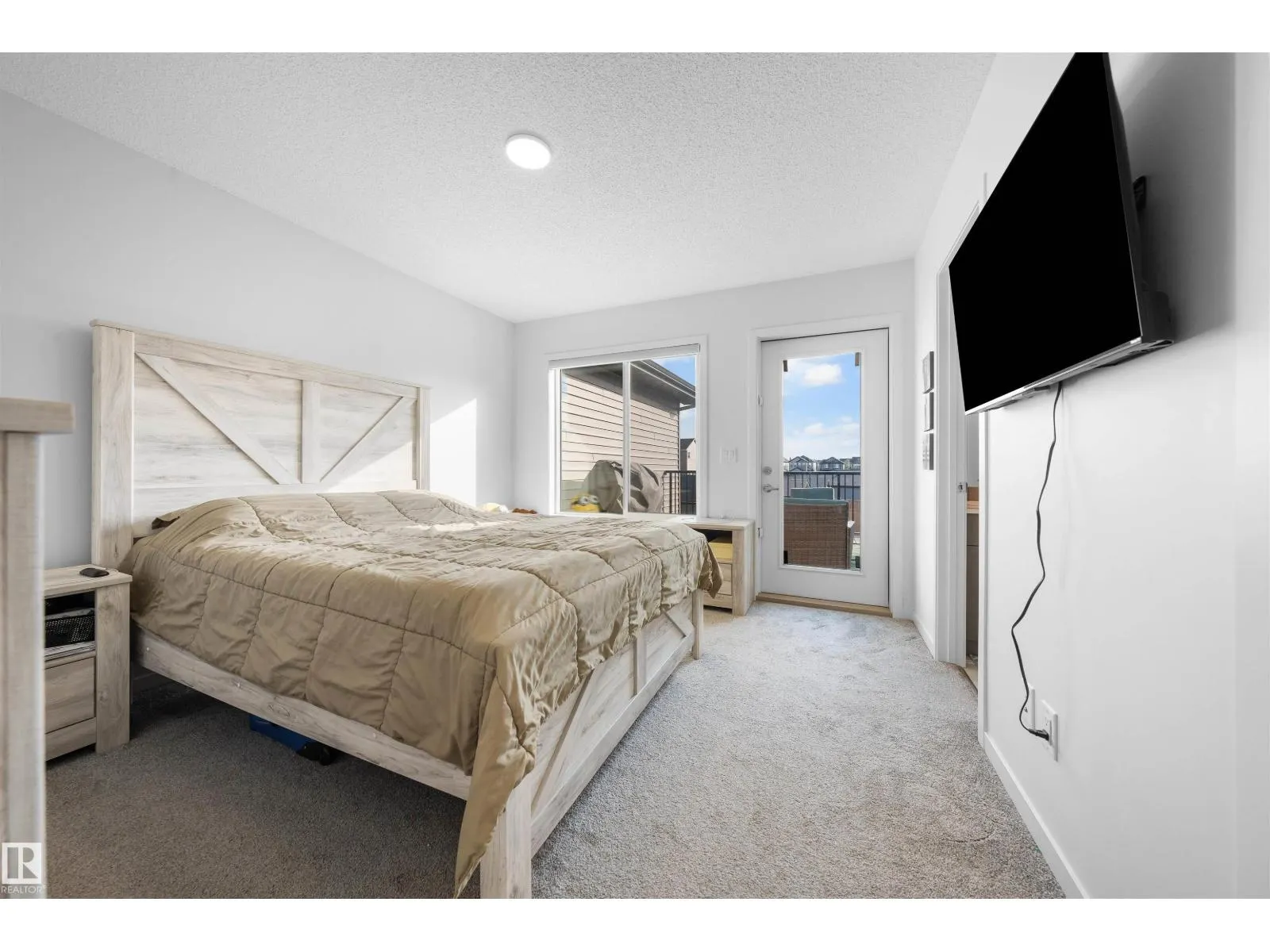 11959 35 AV SW SW