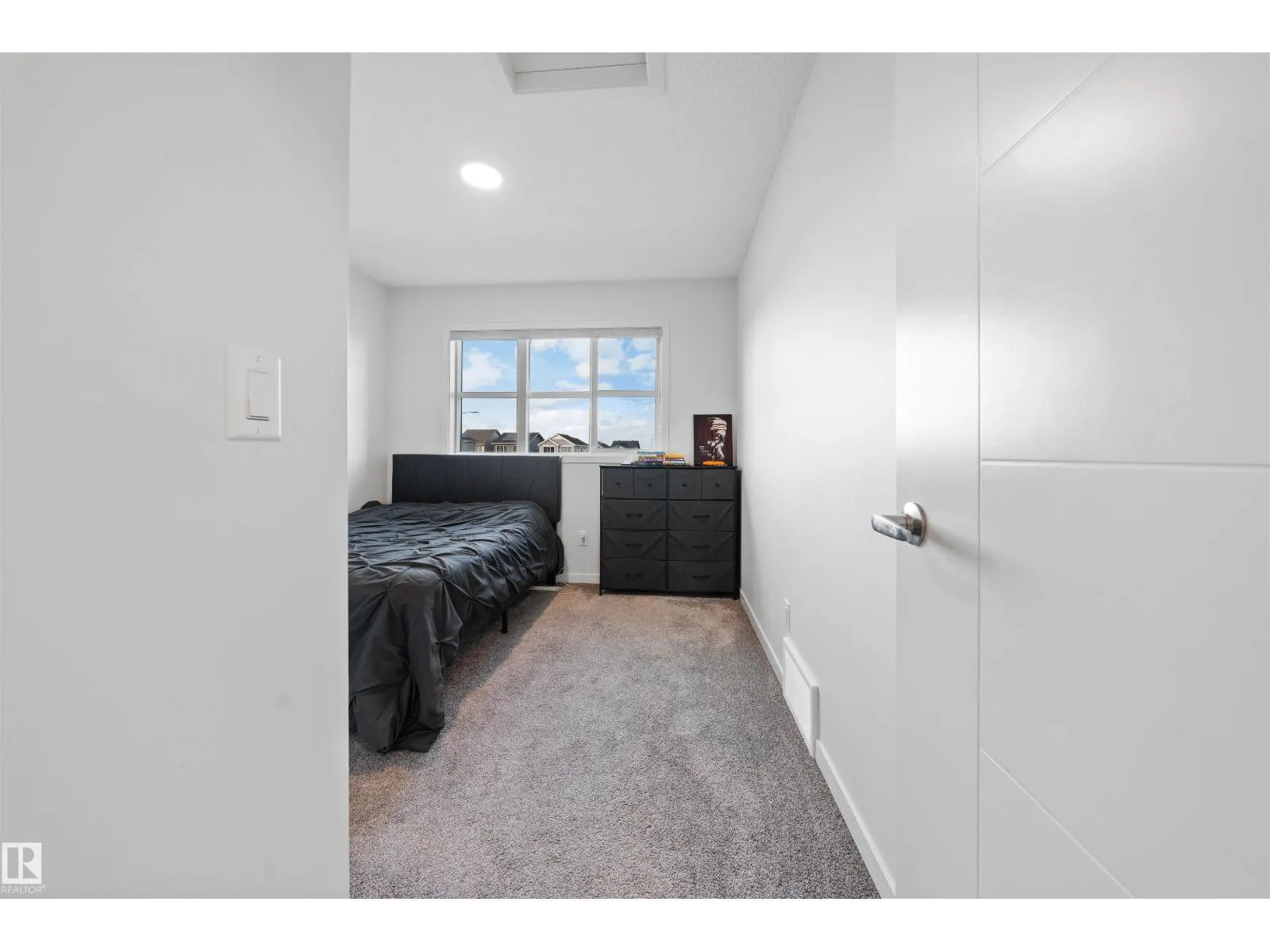 11959 35 AV SW SW