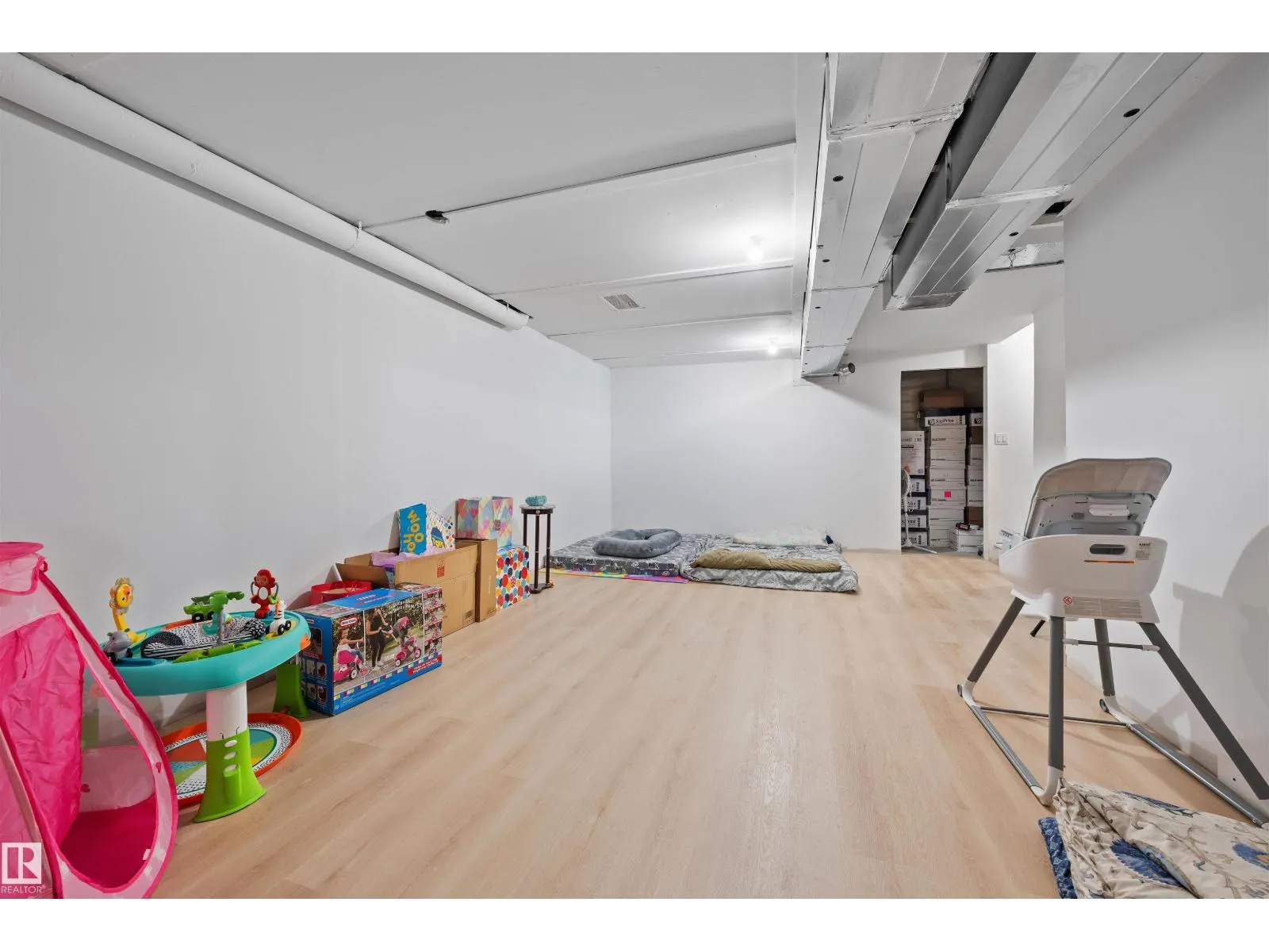 11959 35 AV SW SW