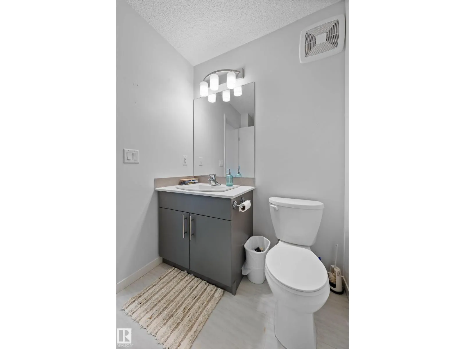 11959 35 AV SW SW
