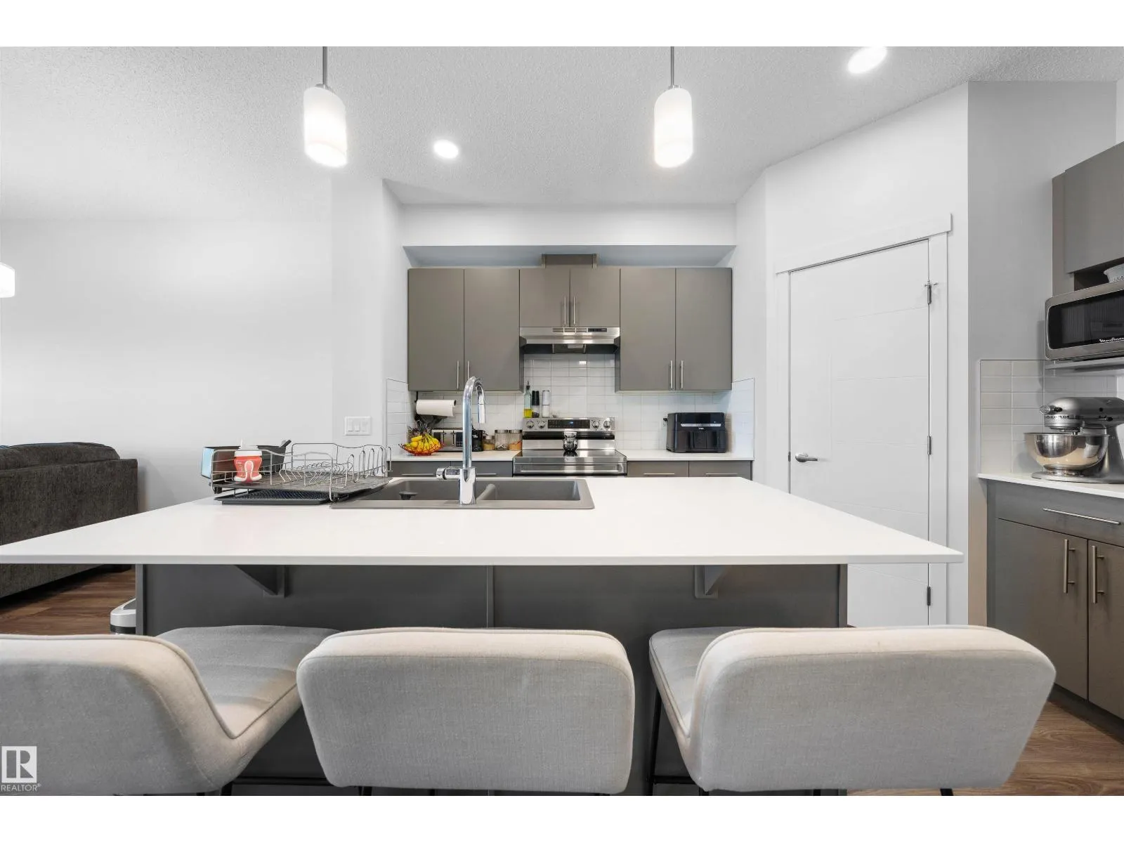 11959 35 AV SW SW