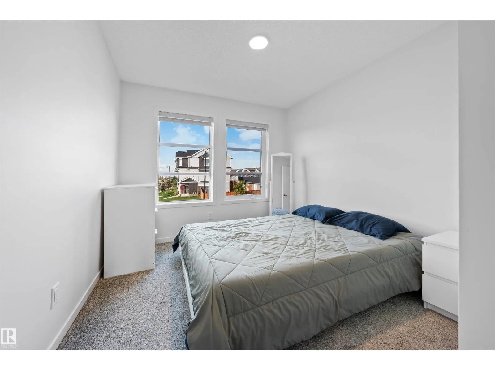 11959 35 AV SW SW