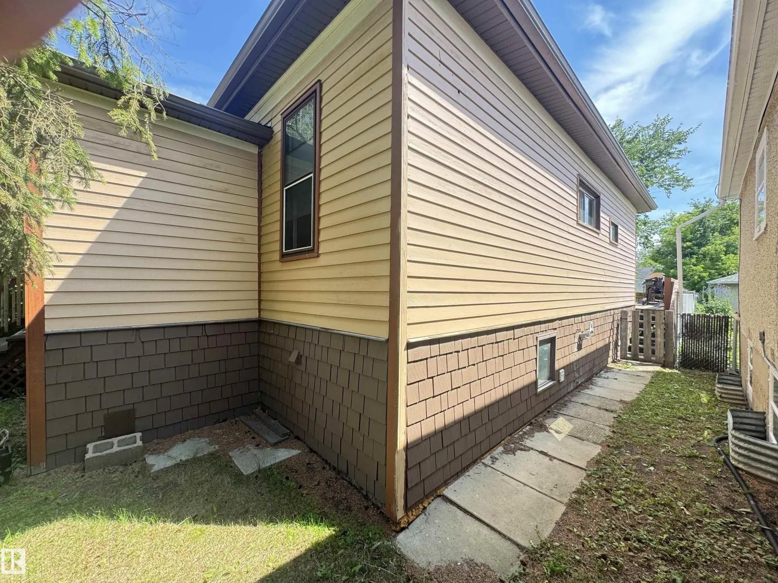 10719 74 AV NW