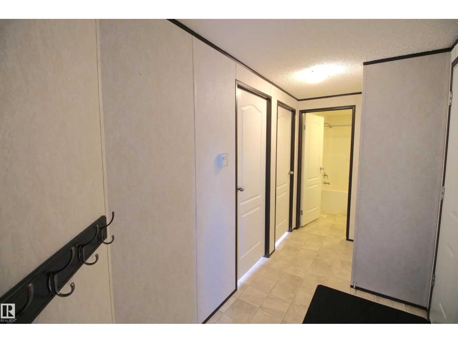 #41 5220 44 AV